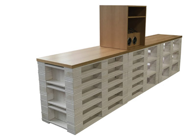 Messetheke Upcycling aus Paletten weiß lackiert